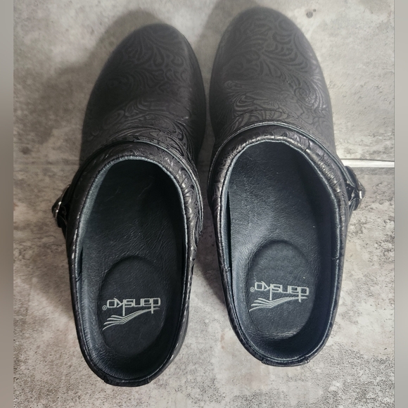 Dansko Allison - Floral Embossed Tooled Leather Clog Mule - Black - 37 - Picture 4 of 9